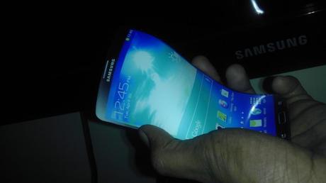 Galaxy-S6-flexibles-display