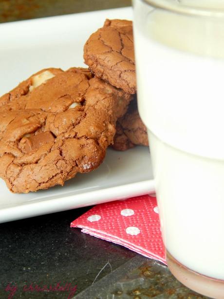 Sweet & Salty Brownie - Macadamia Cookies
