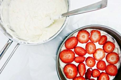 Milchreistorte mit Erdbeeren