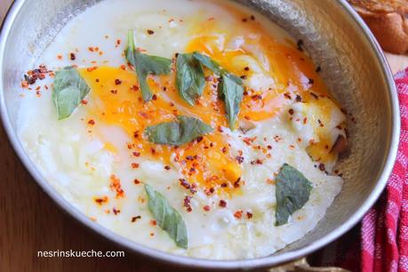 Örgü Peynirli Yumurta / Gebratene Eier mit ttürkischer Zopfkäse