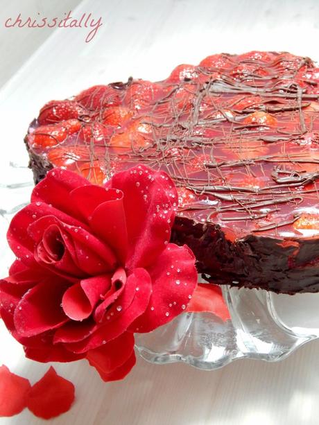 Choco-Erdbeer-Quark-Herztorte/ Chocolate-strawberry-curd-heart cake