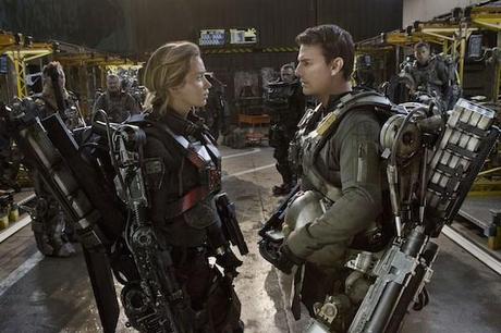 Tom Cruise als Major Bill Cage (rechts) und Emily Blunt als 