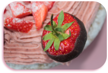 vegane Erdbeertorte mit Schokolade Erdbeeren