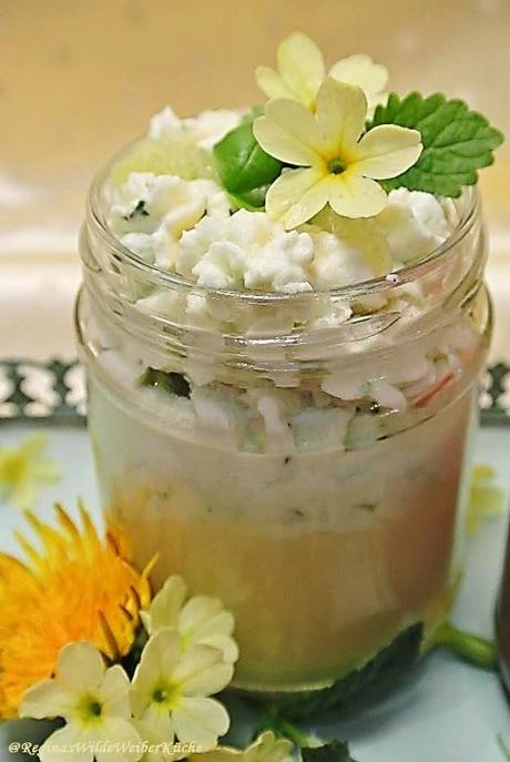 Dreierlei Pudding mit Blüten, Früchten und Kräutern - ein himmlisch leichter und feiner Dessertgruß aus der Frühlingsküche
