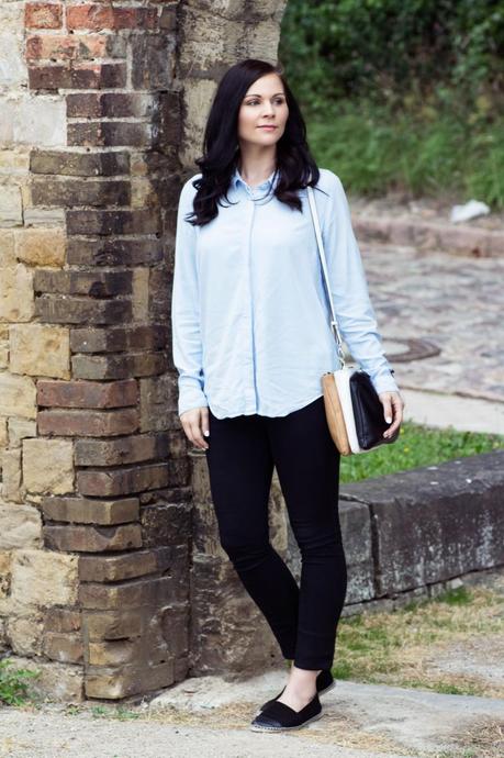 Kleidermaedchen-das-blog-duer-mode-beauty-lifestyle-outfit-blaues-hemd-schwarze-skinny-jeans-topshop-espadrilles-jessika-weisse-erfurt-gina-tricot-zara-urban-outfitters-dr-denim-outfitoftheday-ootd-sommer-trend-2014-3