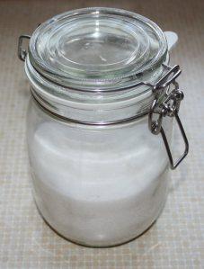 Vanillezucker im Vorratsbehälter aus Glas