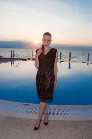 Fashionlook im Sonnenuntergang von Griechenland