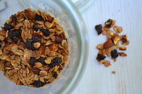 Vanille-Beeren Granola - Knuspermüsli selbstgemacht Vanille-Beeren Granola - Knuspermüsli selbstgemacht