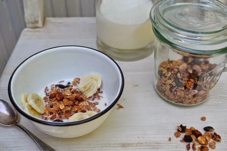 Vanille-Beeren Granola - Knuspermüsli selbstgemacht Vanille-Beeren Granola - Knuspermüsli selbstgemacht