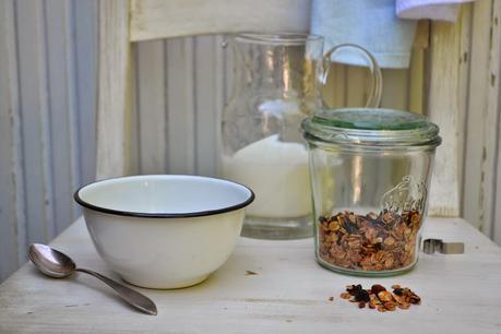 Vanille-Beeren Granola - Knuspermüsli selbstgemacht Vanille-Beeren Granola - Knuspermüsli selbstgemacht