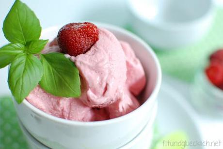 Frozen-Yogurt-Strawberry-2