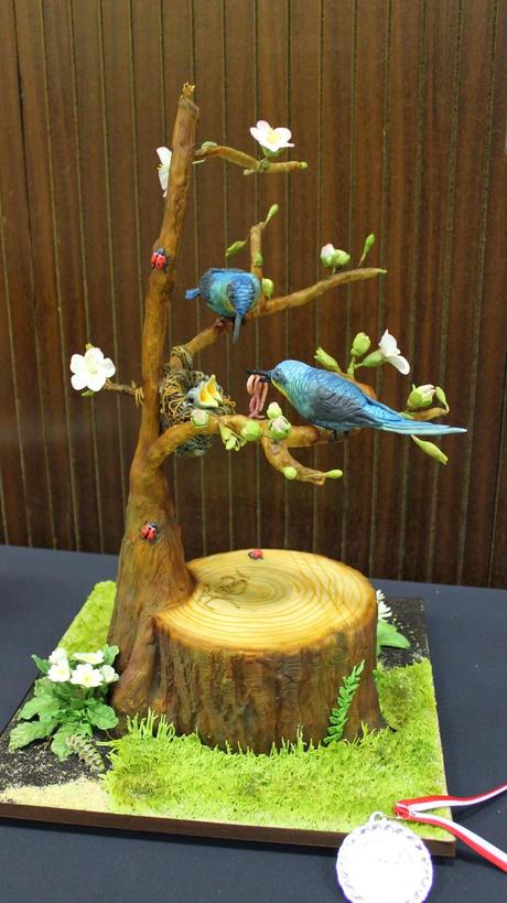 Cake Cologne 2014 - Kolibris mit Jungen beim Füttern / humingbirds tree bark
