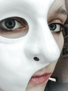 Wenn man mal keine Lust auf Make-up hat, ist die Phantommaske die ideale Lösung ;)