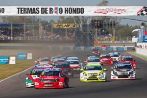 146 START 2 300x200 FIA WTCC   Rückblick Autódromo Termas de Río Hondo 2014