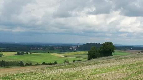 Panorama von Offlanges in die Burgundische Ebene. - Foto: Erich Kimmich