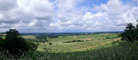 Panorama von Offlanges in die Burgundische Ebene. - Foto: Erich Kimmich