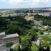 Blick in die Vatikangärten mit Blick auf den Wohnsitz von Papst Benedikt