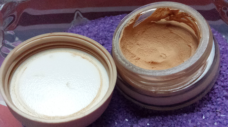 Review: essence Soft Touch  Mousse Make-Up 04 Matt Ivory