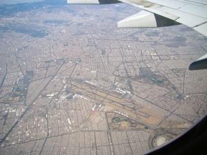 Blick auf den Flughafen Benito Juárez in Mexiko-Stadt, © Norman L. Cullen, Wikimedia Commons
