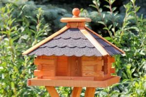 Zu jedem Vogelhaus gibt es vom 25.09. bis 30.09. 1kg Vogelfutter gratis jetzt Vogelhaus kaufen