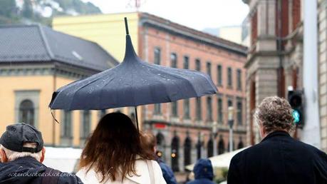 Haute Couture in Norwegen: Tolle Regenschirme