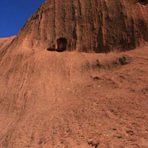 Ayers Rock: Zu Fuß und aus der Luft