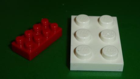 Nanoblock versus Lego