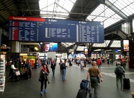 Zürich Hauptbahnhof. Hier läuft alles planmäßig. - Foto: Erich Kimmich
