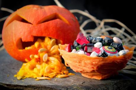 DIY-Idee: Kleine Halloween-Schalen aus Candy Melts