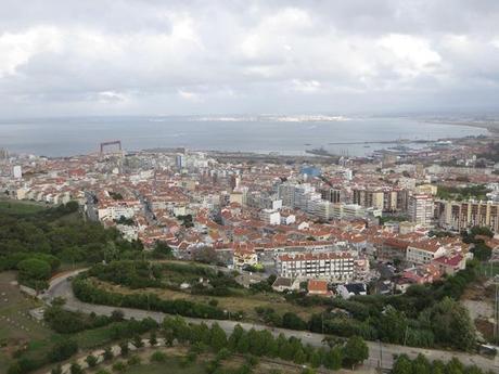 23_Blick-auf-Cacilhas-von-der-Statue-Christo-Rei-Lissabon-Portugal