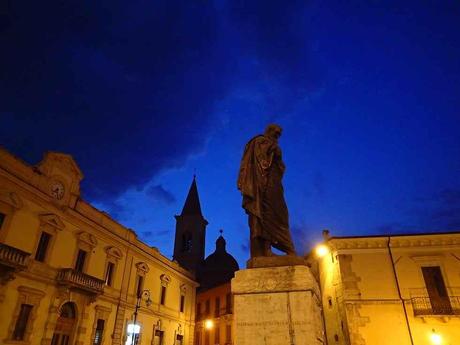 Sulmona: Piazza XX Settembre. - Foto: Erich Kimmich