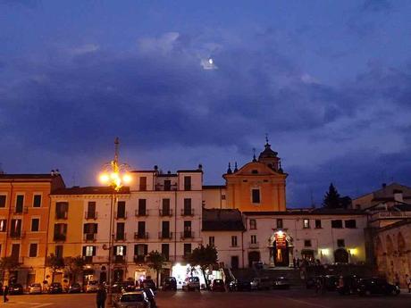 Sulmona - Piazza Garibaldi. - Foto: Erich Kimmich