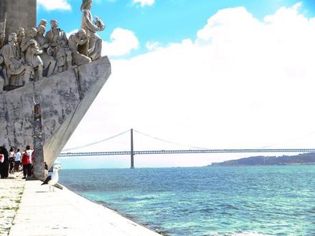 08_Padrao-dos-Descobrimentos-Denkmal-der-Entdeckungen-und-Hangebruecke-Belem-Lissabon-Portugal