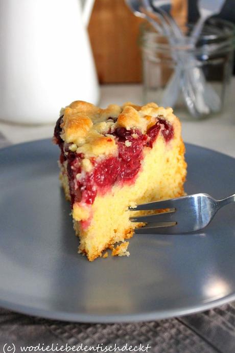 Bloggeburtstag mit kleinem Kirsch-Streusel-Kuchen mit Amaretto