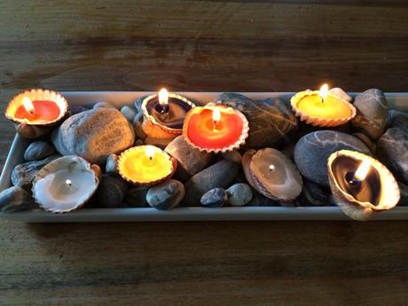 Sommerlichter im November: Kerzen aus Muscheln