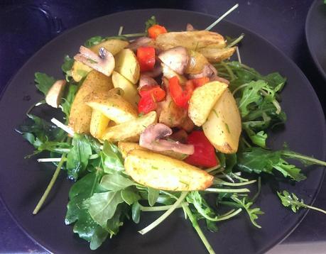 Backkartoffel-Salat mit Rucola und Agavensaft-Dressing