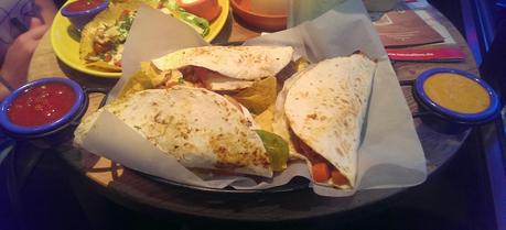 Sausalitos - vegane Tacos mit Tortilla-Chips und zwei Dips
