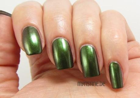 Green On The Runway (OPI, Coca-Cola)