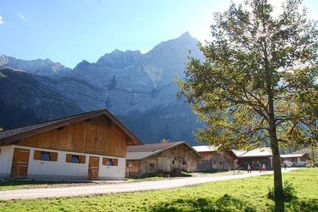 12_Herbst-Karwendel-Almdorf-Eng-Tirol-Oesterreich