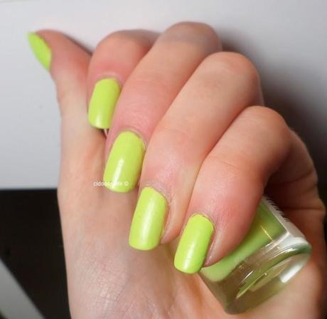 Maybelline New York Color Show Bleached Neon '244 Chic Chartreuse' Tragebild ♥