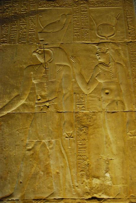 17_Horus-und-Isis-im-Tempel-Edfu-Aegypten-Nil-Nilkreuzfahrt