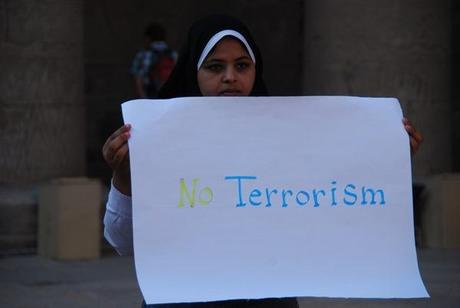12_Demonstration-Muslima-No-Terrorism-am-Horus-Tempel-Edfu-Aegypten-Nil-Nilkreuzfahrt