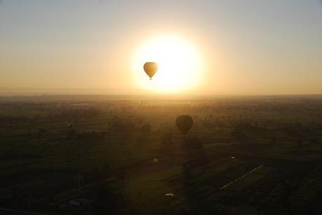 18_Ansetzen-zur-Landung-Heissluftballon-Luxor-Aegypten