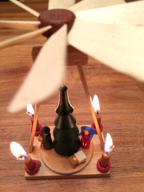 Advent, Advent ein Lichtlein brennt: Weihnachtspyramiden und Drehlichter