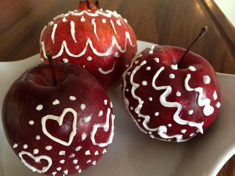 Zuckerstaub und Zuckerguss: Natürliche Weihnachtsdeko aus Äpfeln