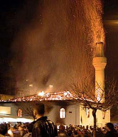 Brandstifter geht die Tat! Mehr Anschläge auf Moscheen als bisher bekannt.