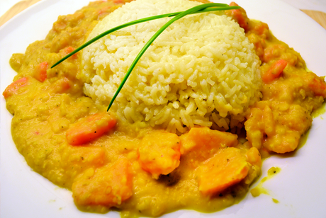 Vegetarisches Kürbis-Curry mit roten Linsen