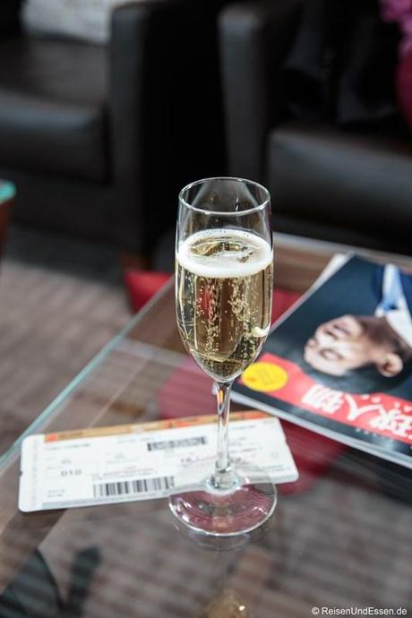 Champagner in der Air China Lounge