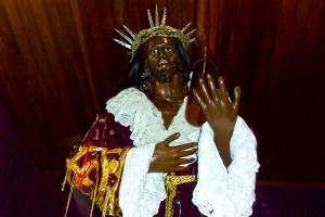 Der Schwarze Christus, Cristo Negro, steht in der Kirche von Portobelo: San Felipe