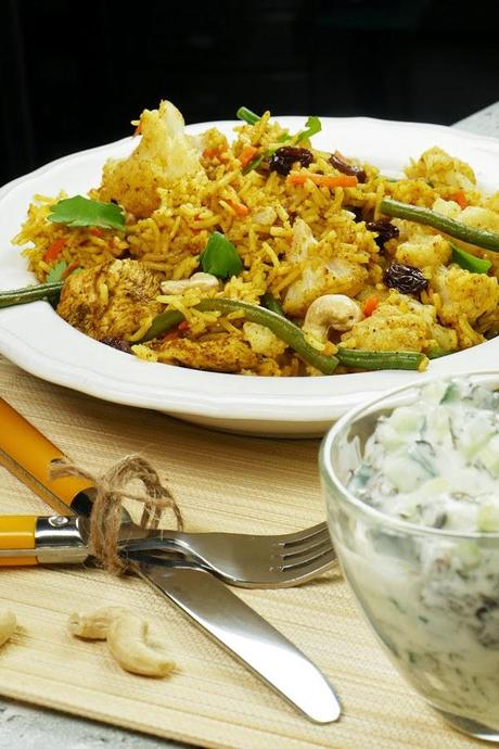 Indische Biryani-Reis-Pfanne mit Blumenkohl und Bohnen von Reishunger